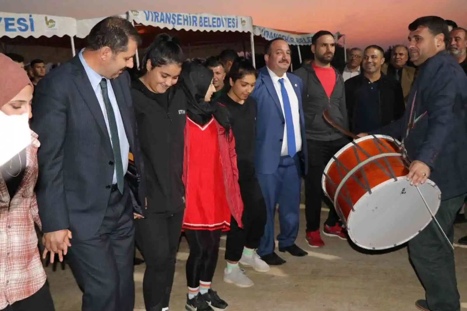 Viranşehir’de gençlik merkezinin açılışı yapıldı