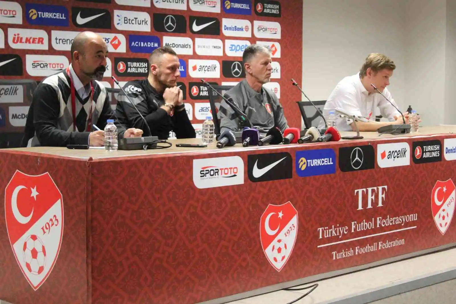 Vladamir Coufal: “Güzel bir atmosferde güçlü bir rakibe karşı oynayacağız”