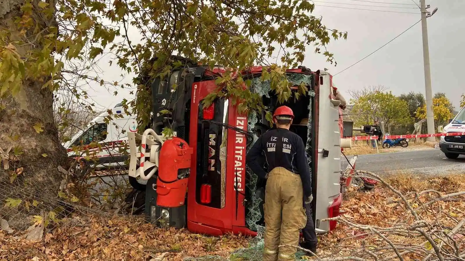 Yangına giderken kaza yaptılar: 3 yaralı
