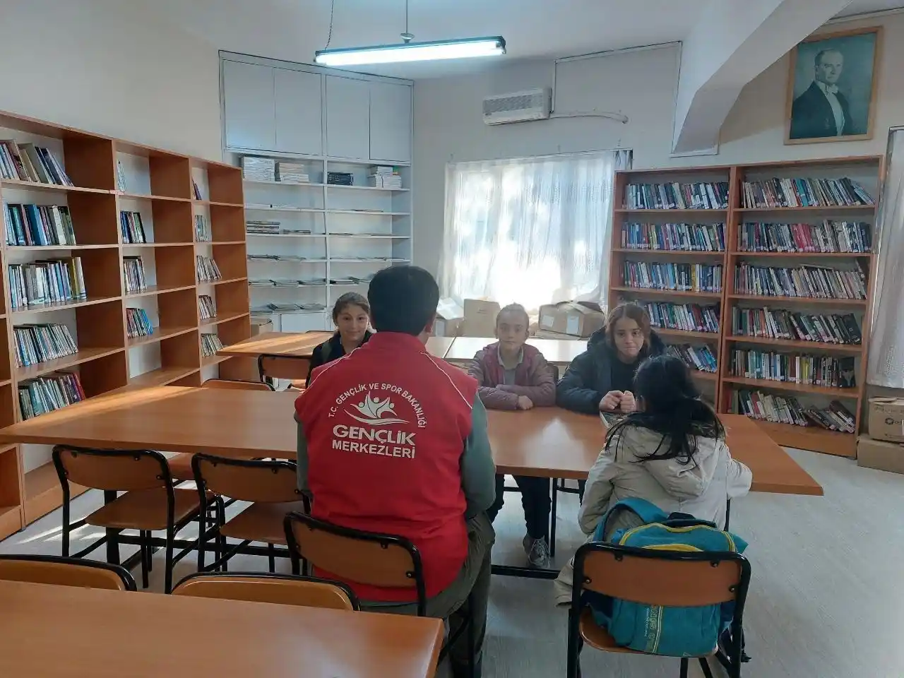 Yarım asırlık kütüphanede, kitap okudular