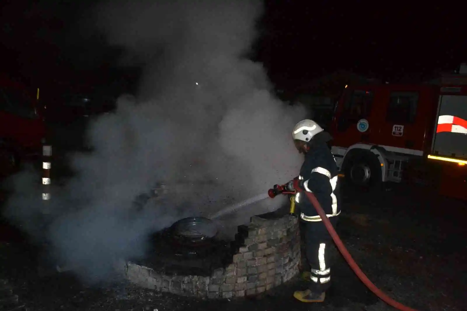 Yediemin otoparkında patlama: Isınmak için yaktığı lastik bomba gibi patladı