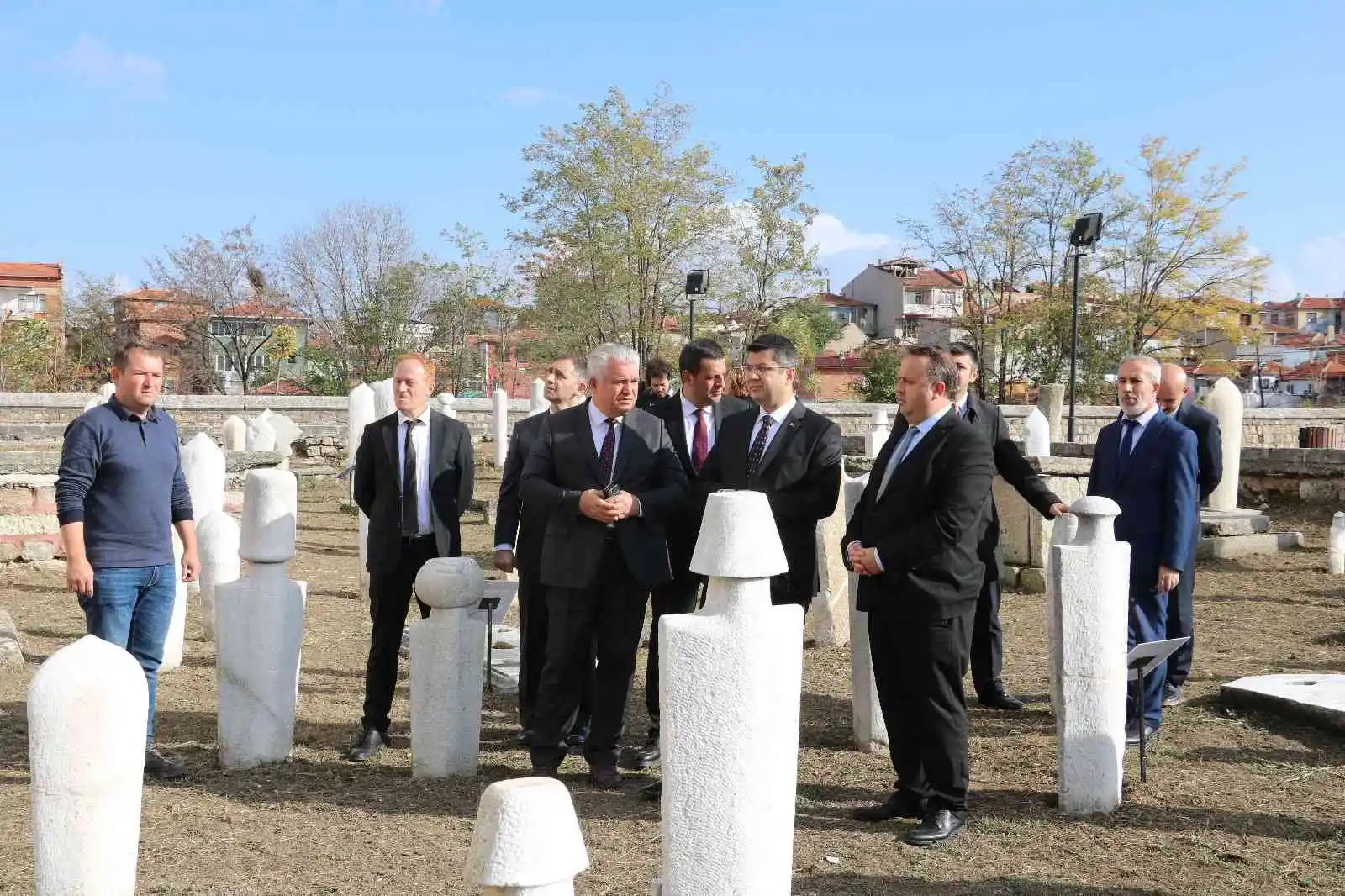 Yıpranan asırlık mezar taşları onarıldı