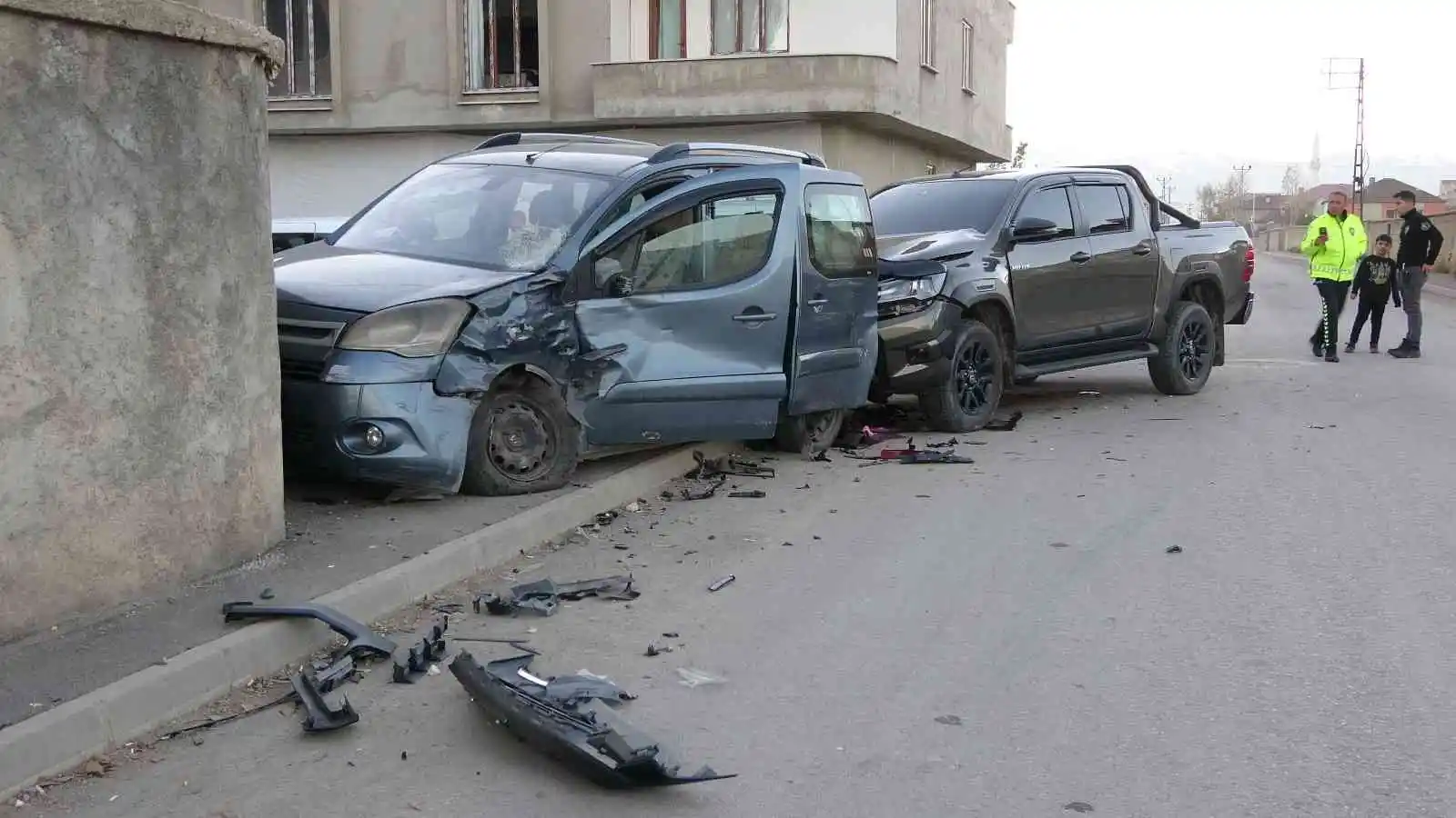 Yüksekova'da trafik kazası: 3 yaralı
