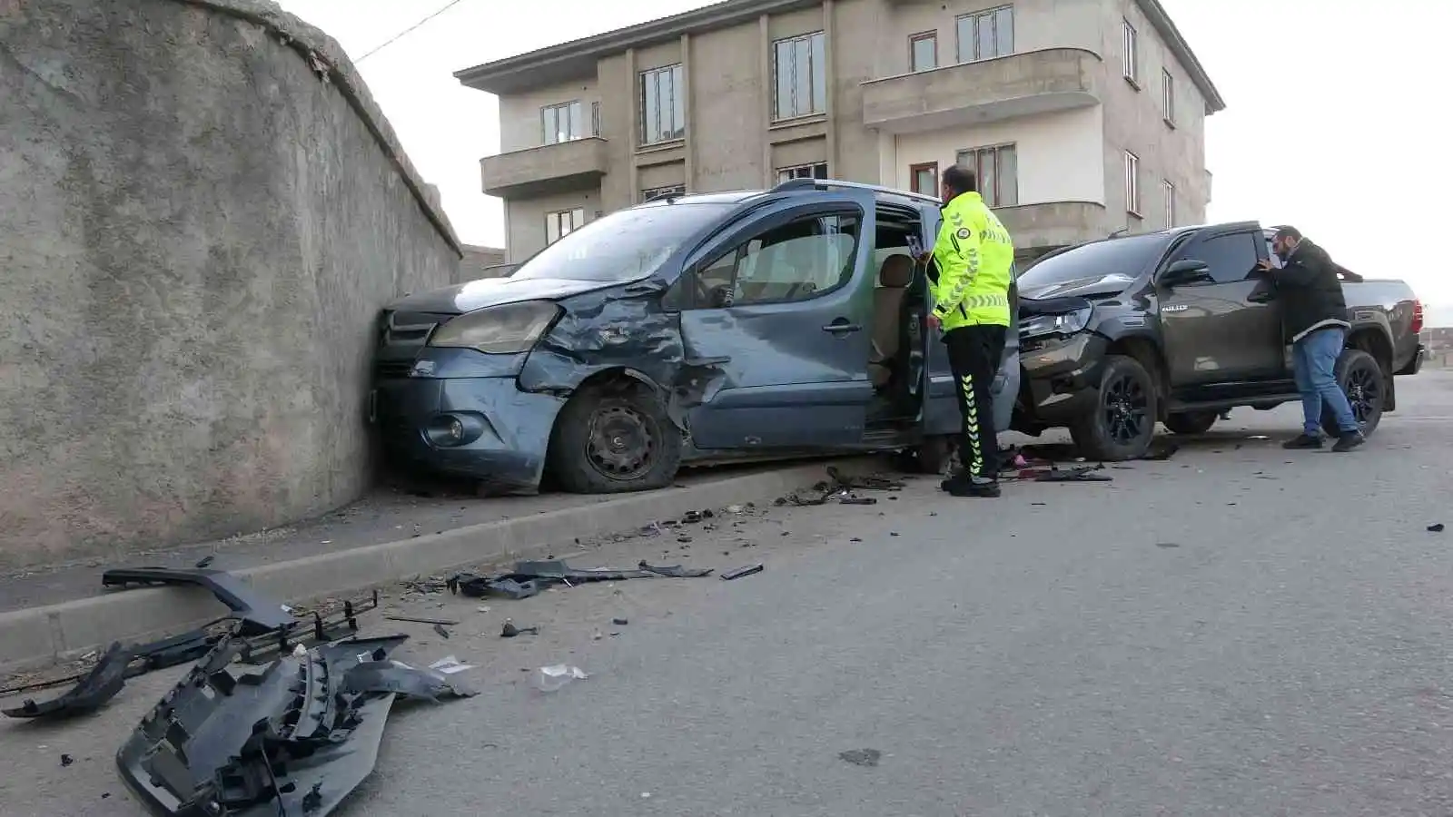 Yüksekova’da trafik kazası: 3 yaralı
