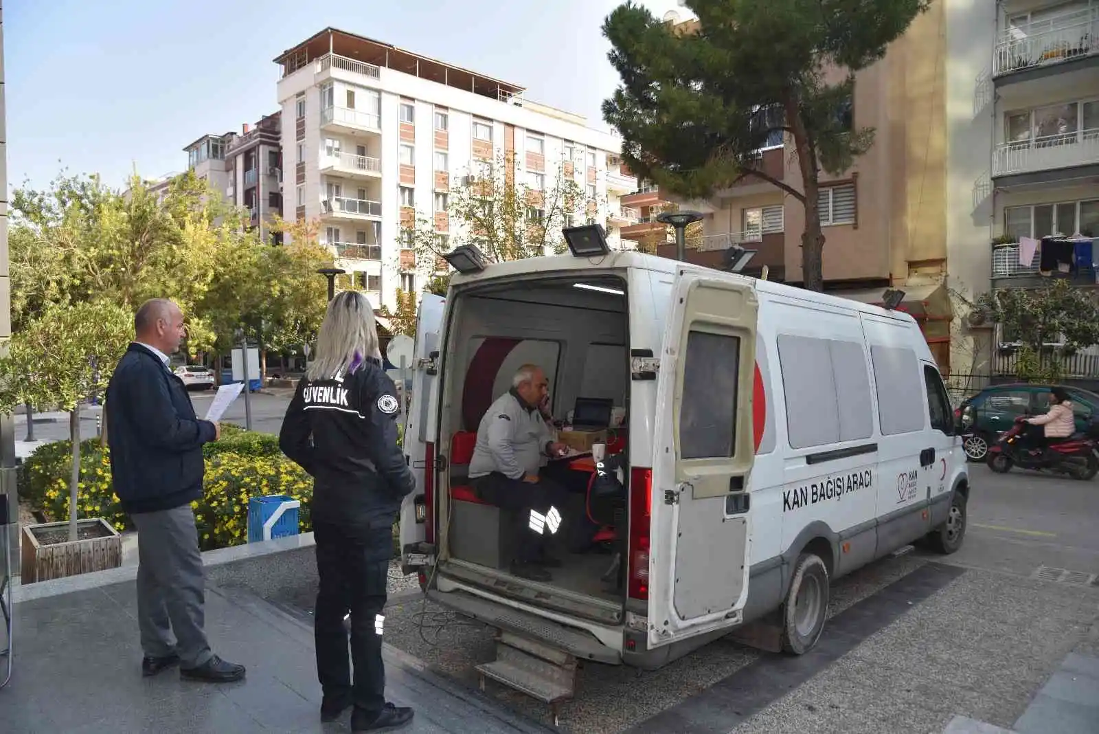 Yunusemre personelinden kan bağışı