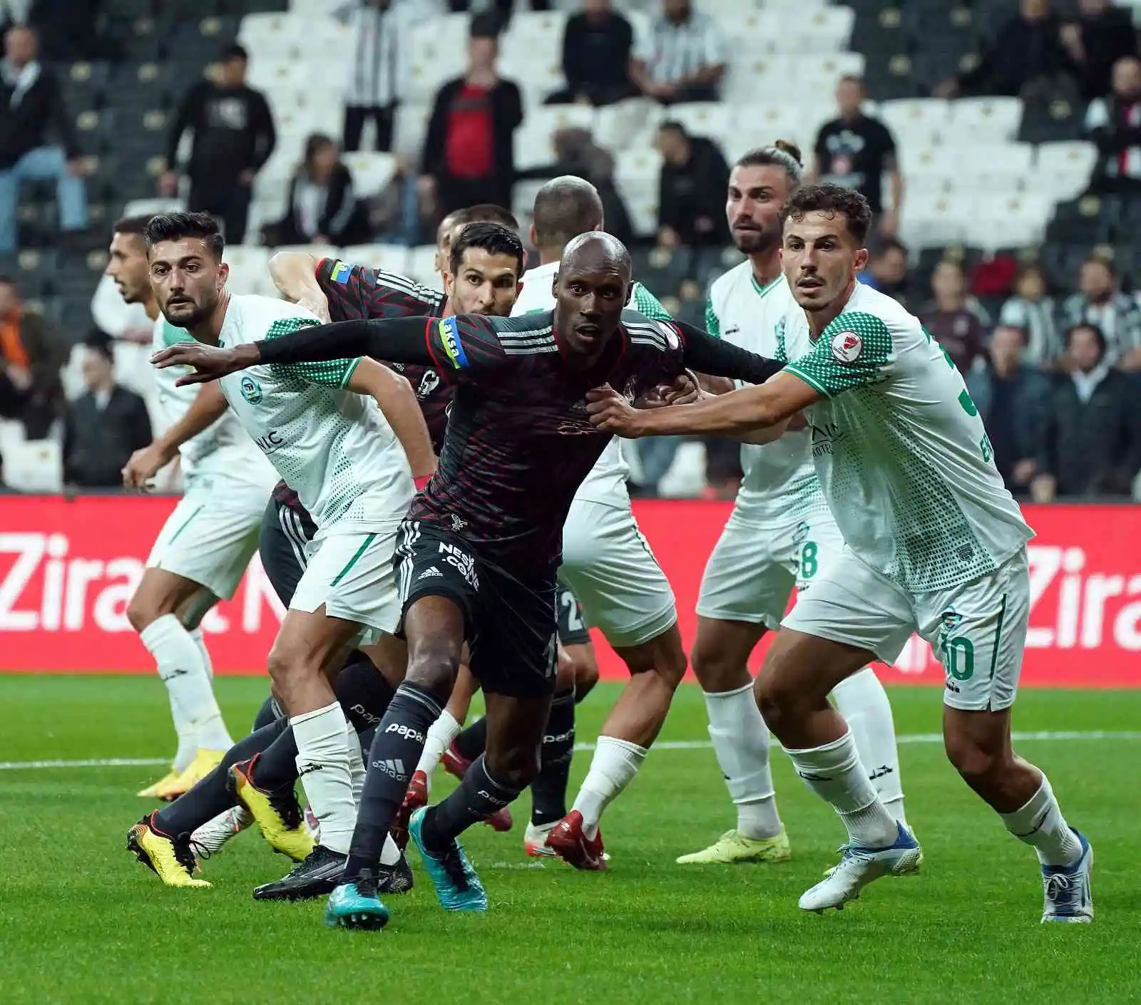 Ziraat Türkiye Kupası: Beşiktaş: 3 - Serik Belediyespor: 0 (İlk yarı)
