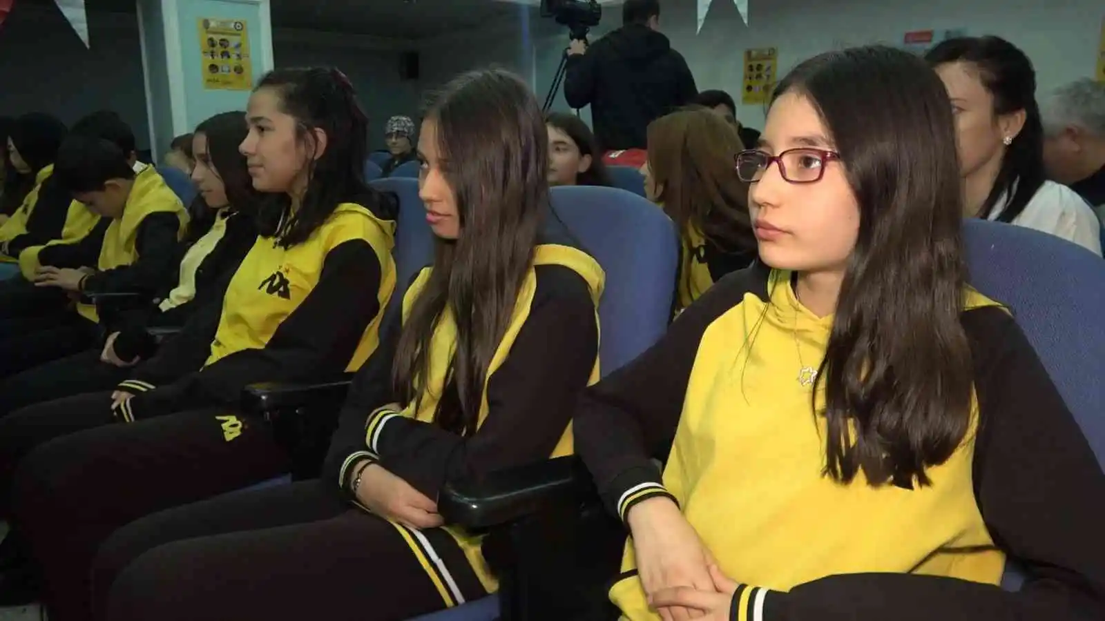4 bin 500 genç ve çocuk,