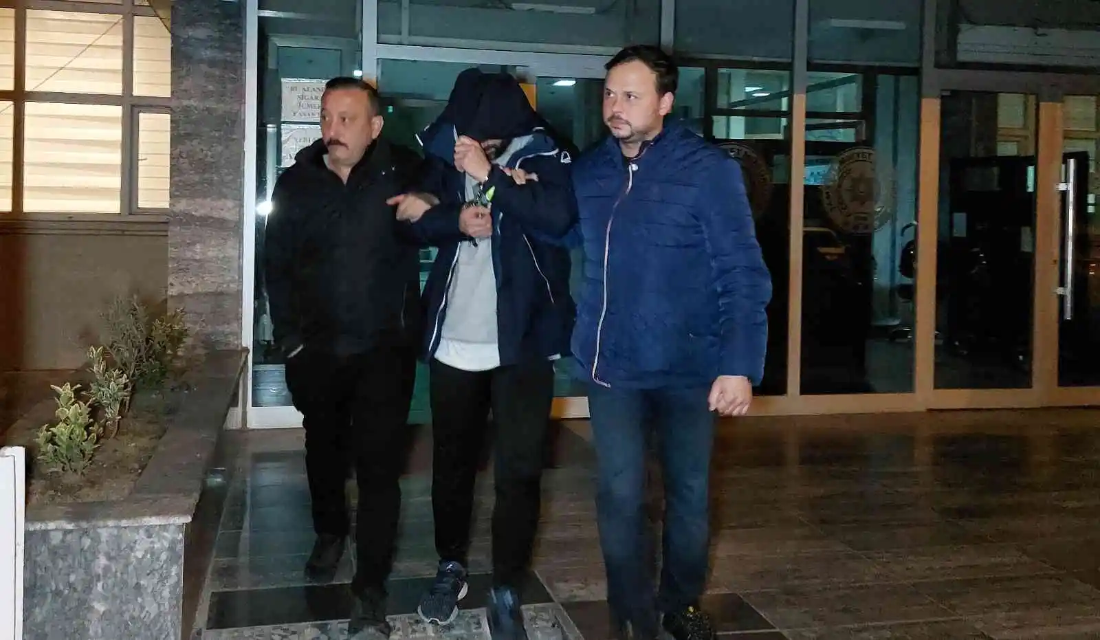 43 yıl hapis cezası bulunan ve 27 suçtan aranan şahıs spor salonundan çıkarken yakalandı