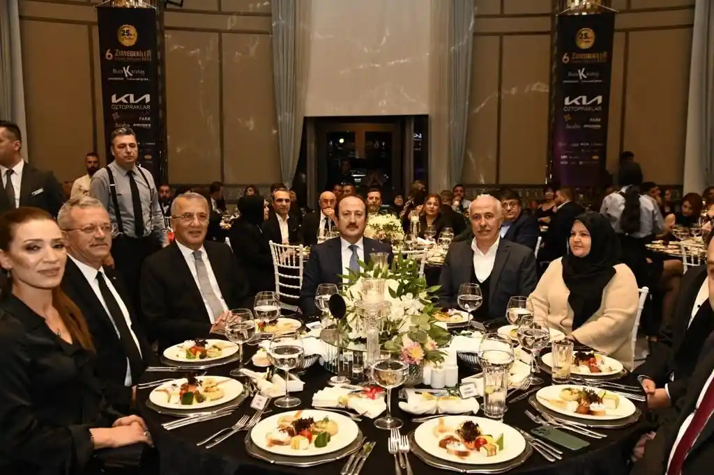 6. Zirvedekiler Ödül Töreni gerçekleştirildi
