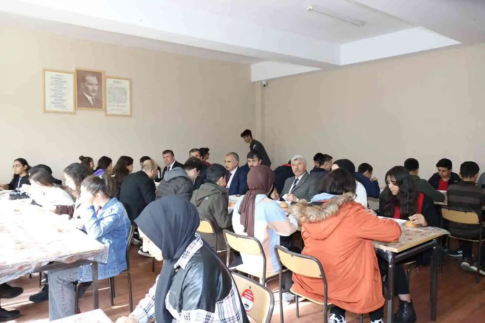 Adıyaman’da günlük 20 bin öğrenciye ücretsiz yemek veriliyor