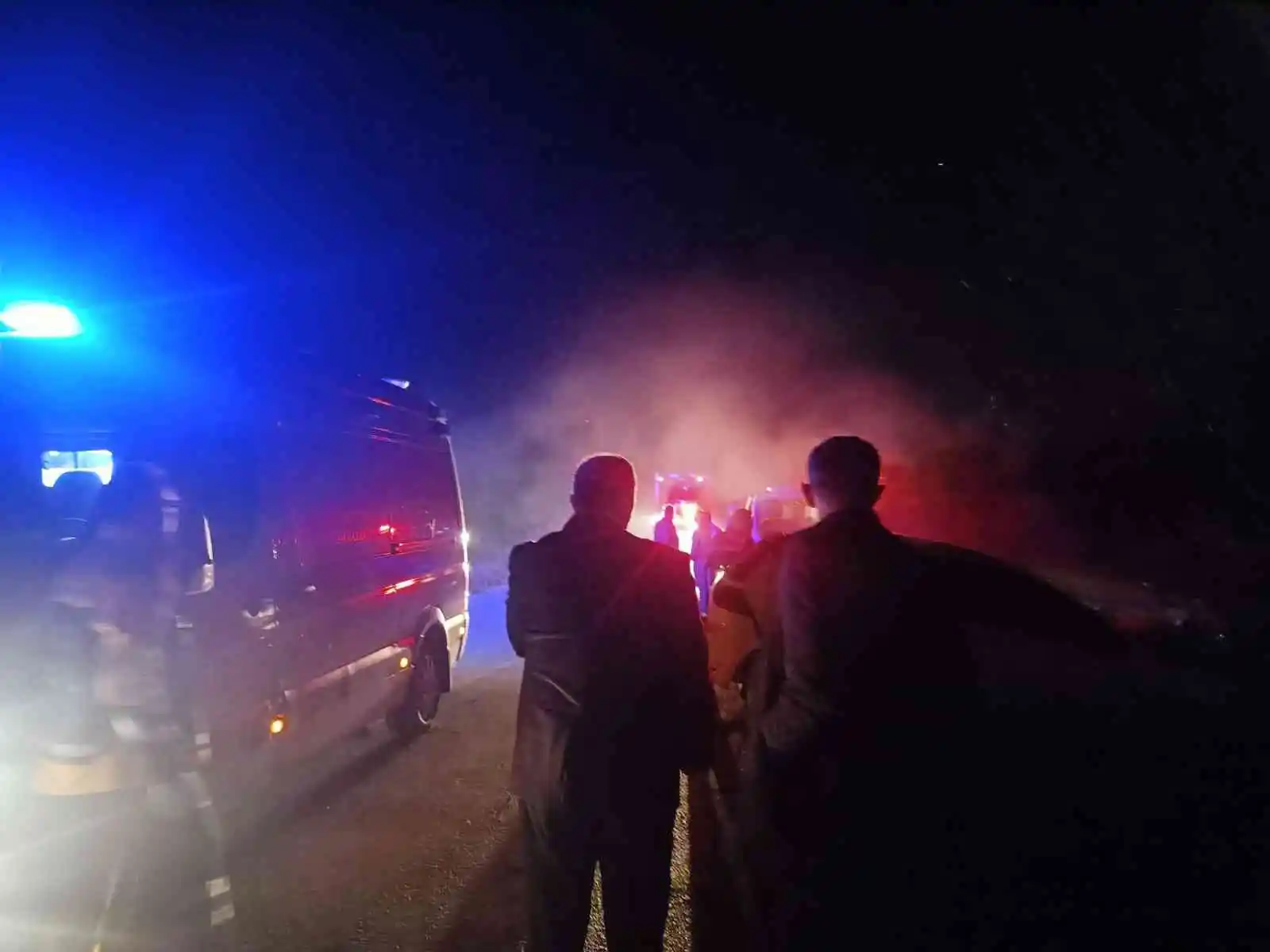 Ağaçlara çarpan otomobil hurdaya döndü: 1 yaralı