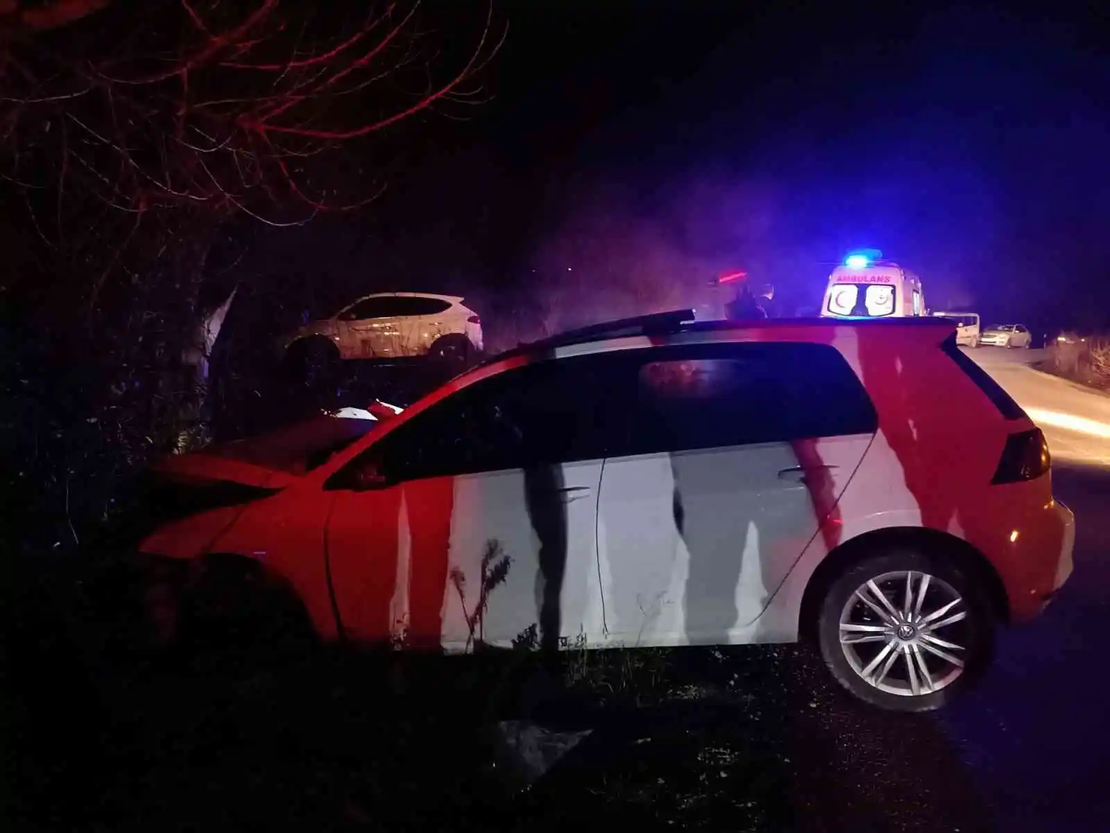 Ağaçlara çarpan otomobil hurdaya döndü: 1 yaralı