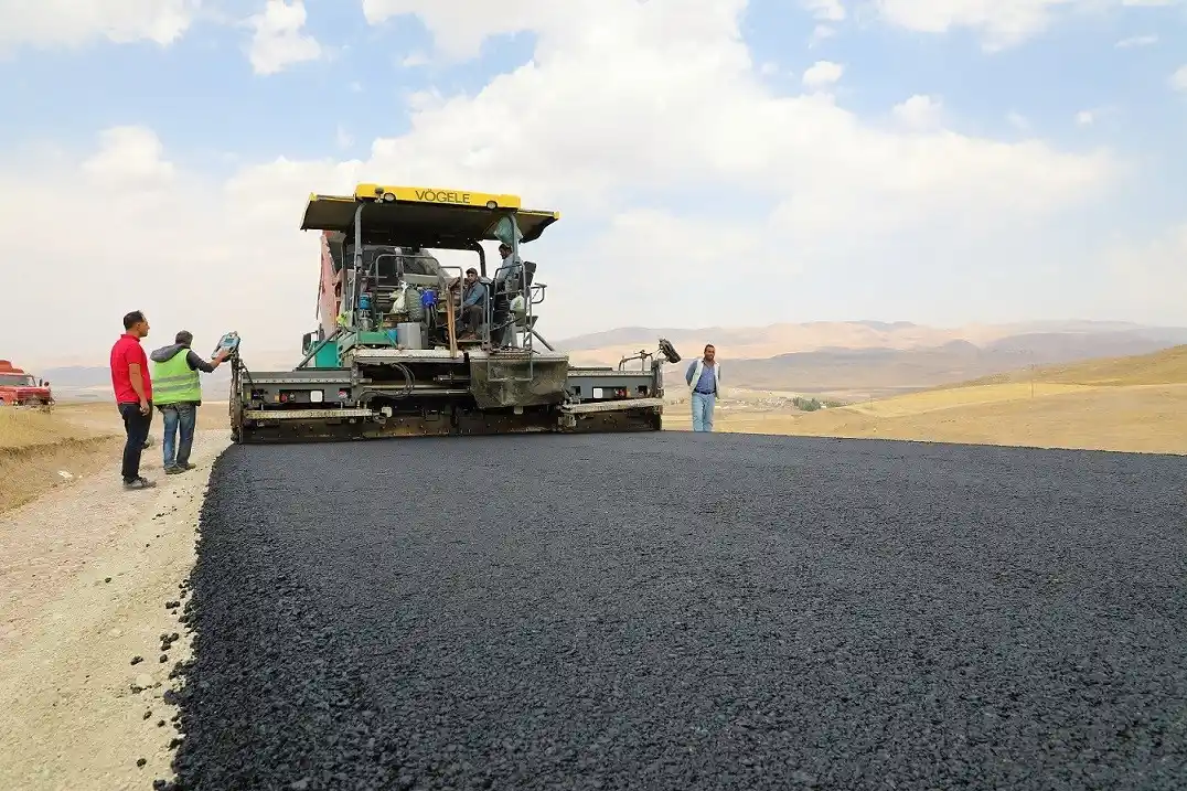 Ağrı’da bin 156 kilometrelik köy yolu sıcak asfaltla buluştu
