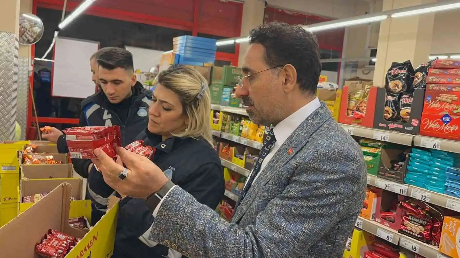 Ağrı’da sınıfta kalan zincir marketlerin faaliyetine ara verildi
