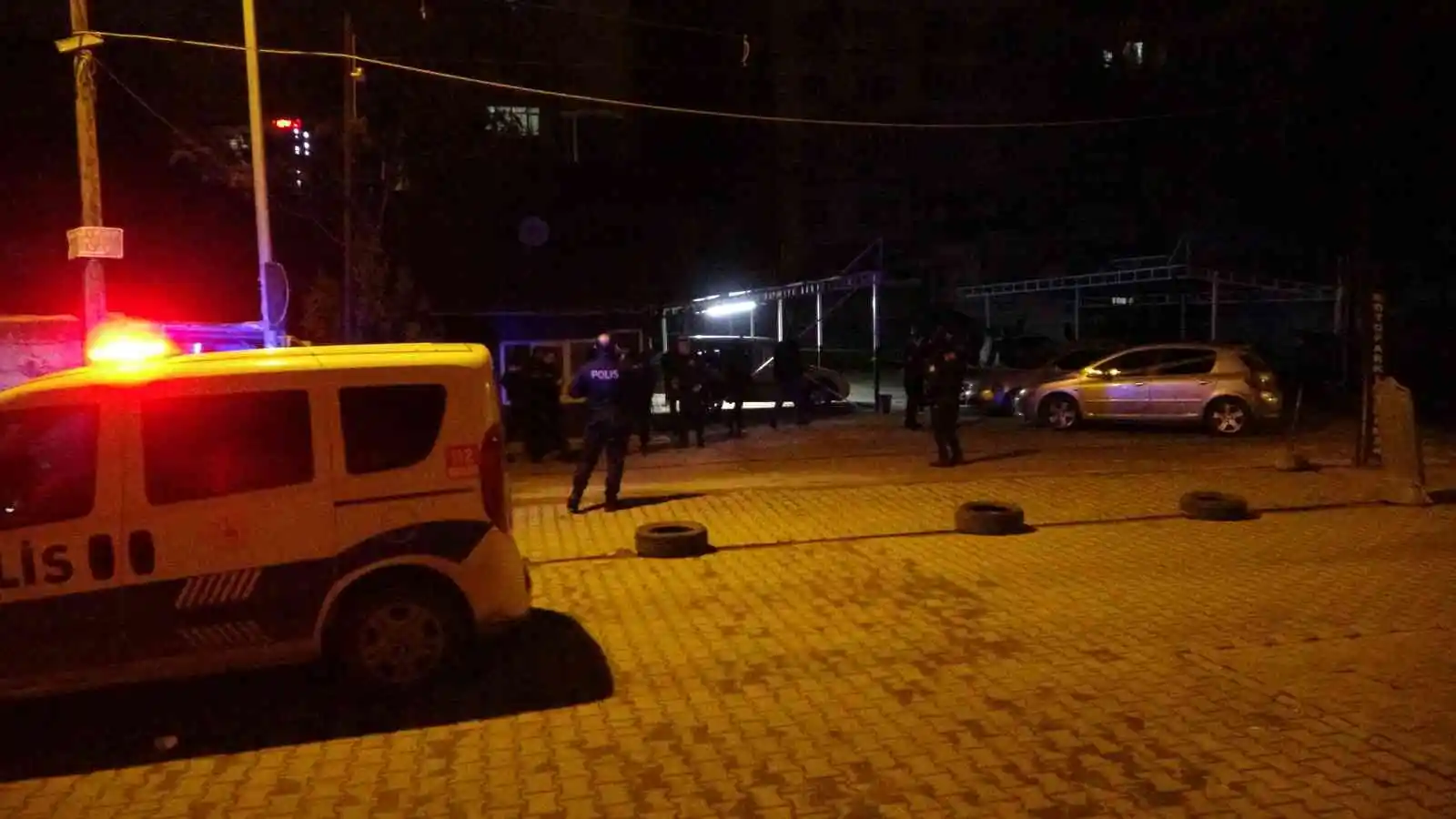 Alacak verecek meselesinde otoparkta kurşunlar havada uçuştu: 1 yaralı
