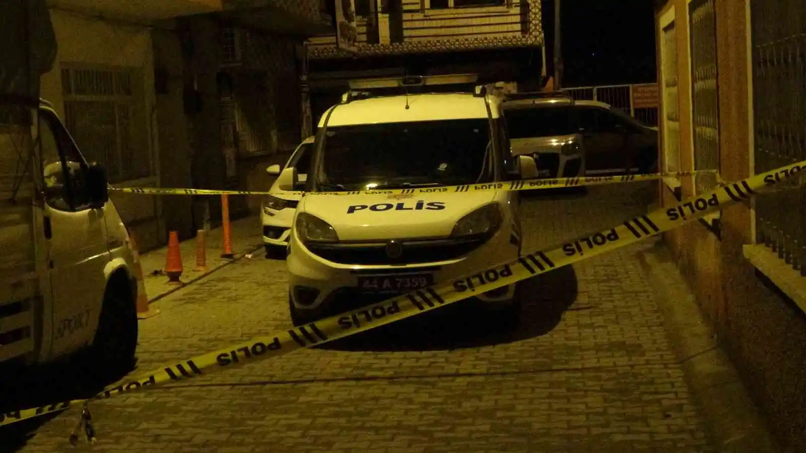 Alacak verecek meselesinde otoparkta kurşunlar havada uçuştu: 1 yaralı
