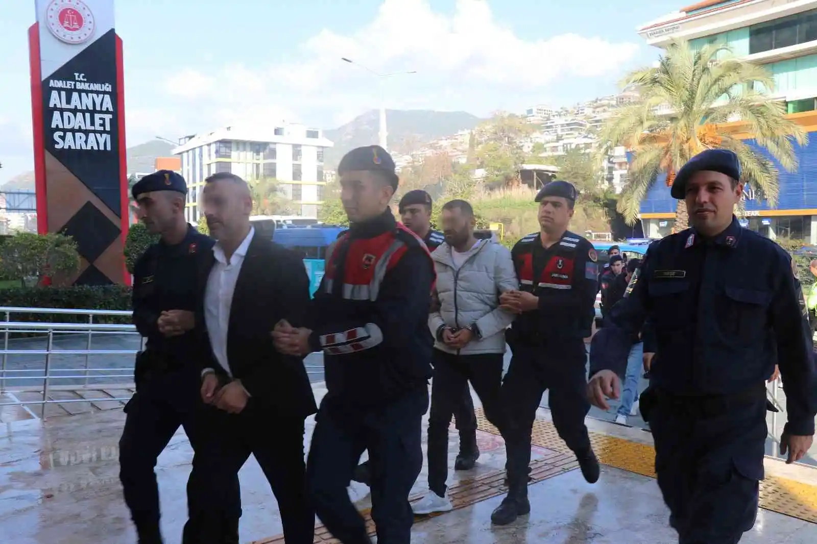Alanya'da uyuşturucu operasyonunda 2 kişi tutuklandı