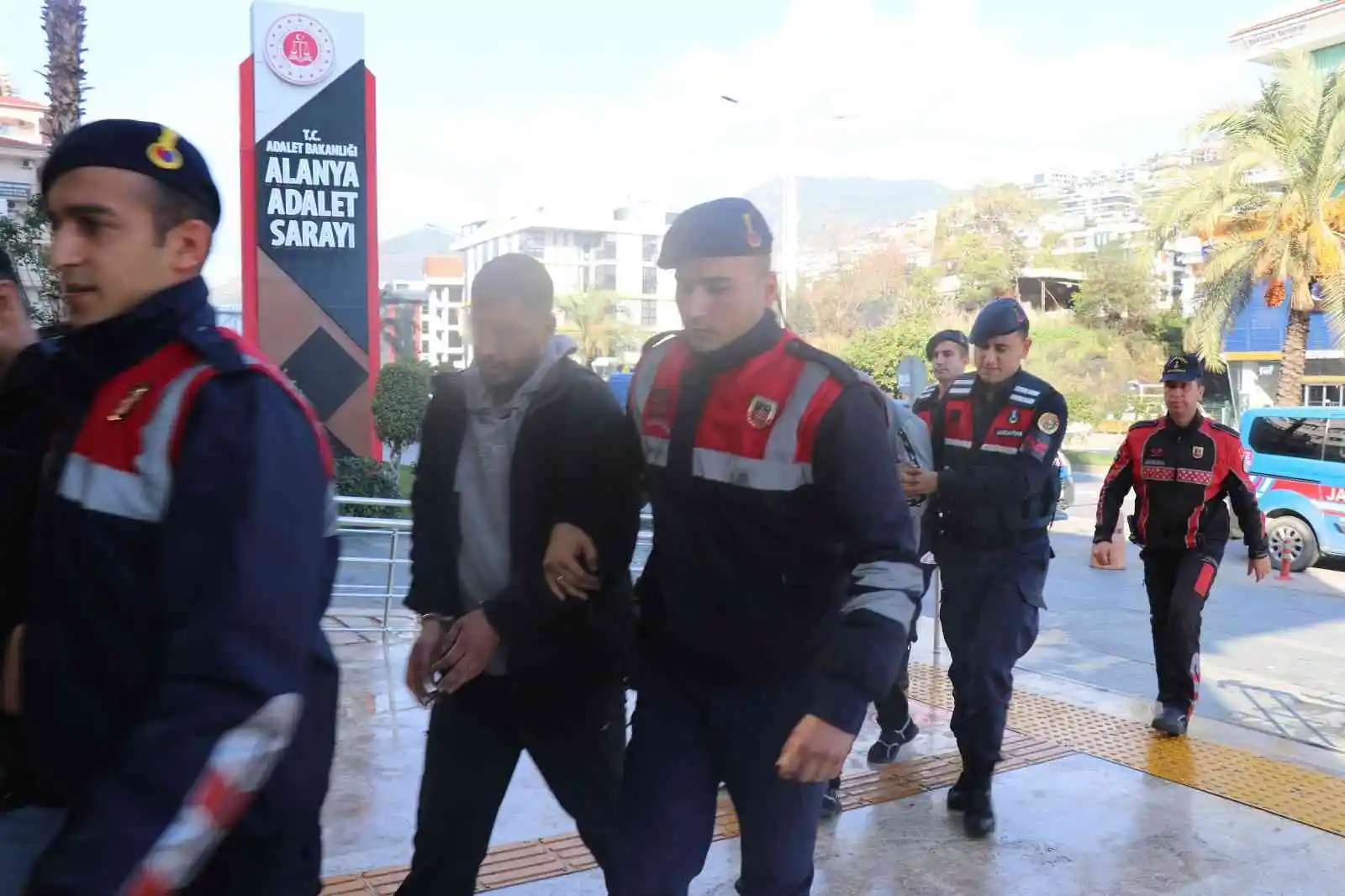 Alanya’da uyuşturucu operasyonunda 2 kişi tutuklandı