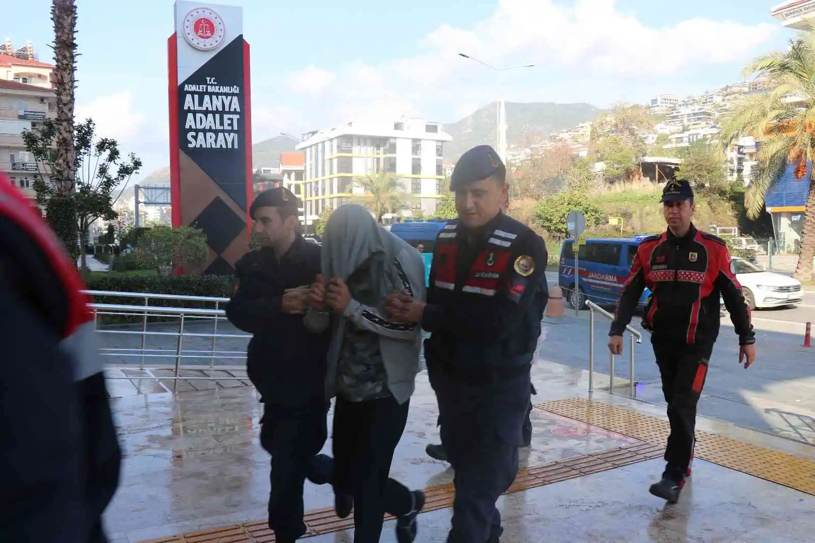 Alanya’da uyuşturucu operasyonunda 2 kişi tutuklandı