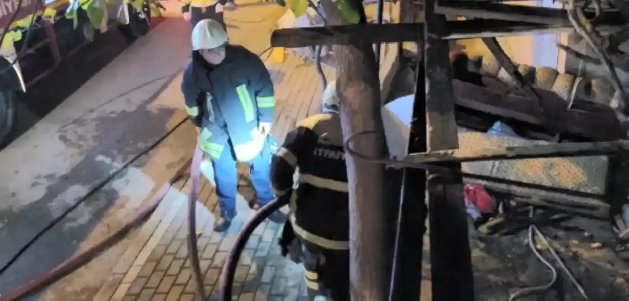 Alevlere teslim olan gecekondu kullanılamaz hale geldi