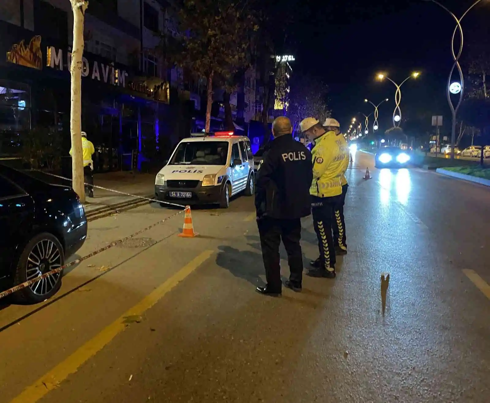 Alkollü eğlence mekanlarının önünde silahlı çatışma: 1’i ağır 4 yaralı
