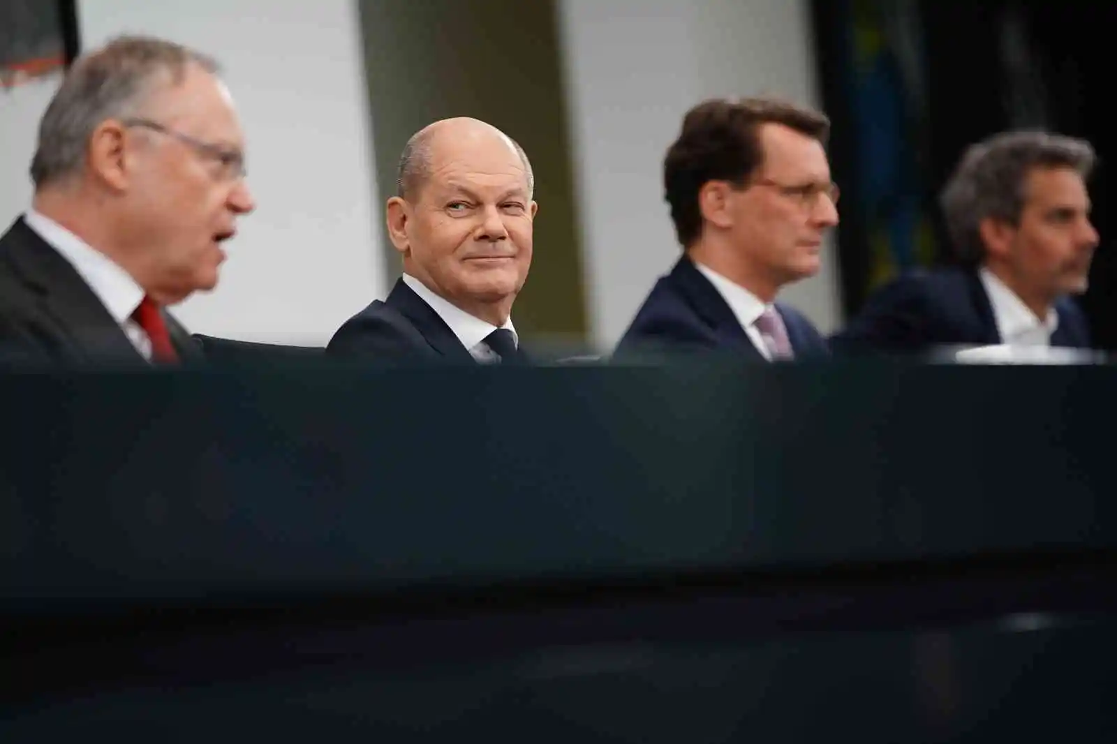 Almanya Başbakanı Scholz, eyalet başbakanları ile bir araya geldi
