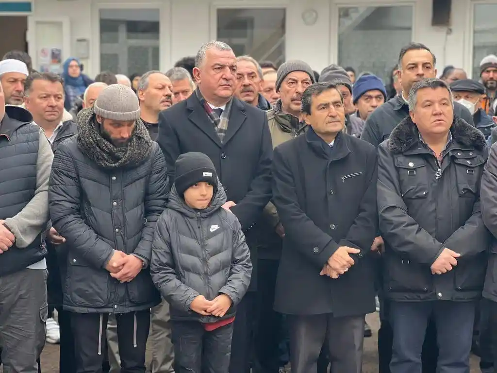 Almanya'da yanlışlıkla cenazesi yakılan Abdulkadir Sargın'ın külleri defnedildi
