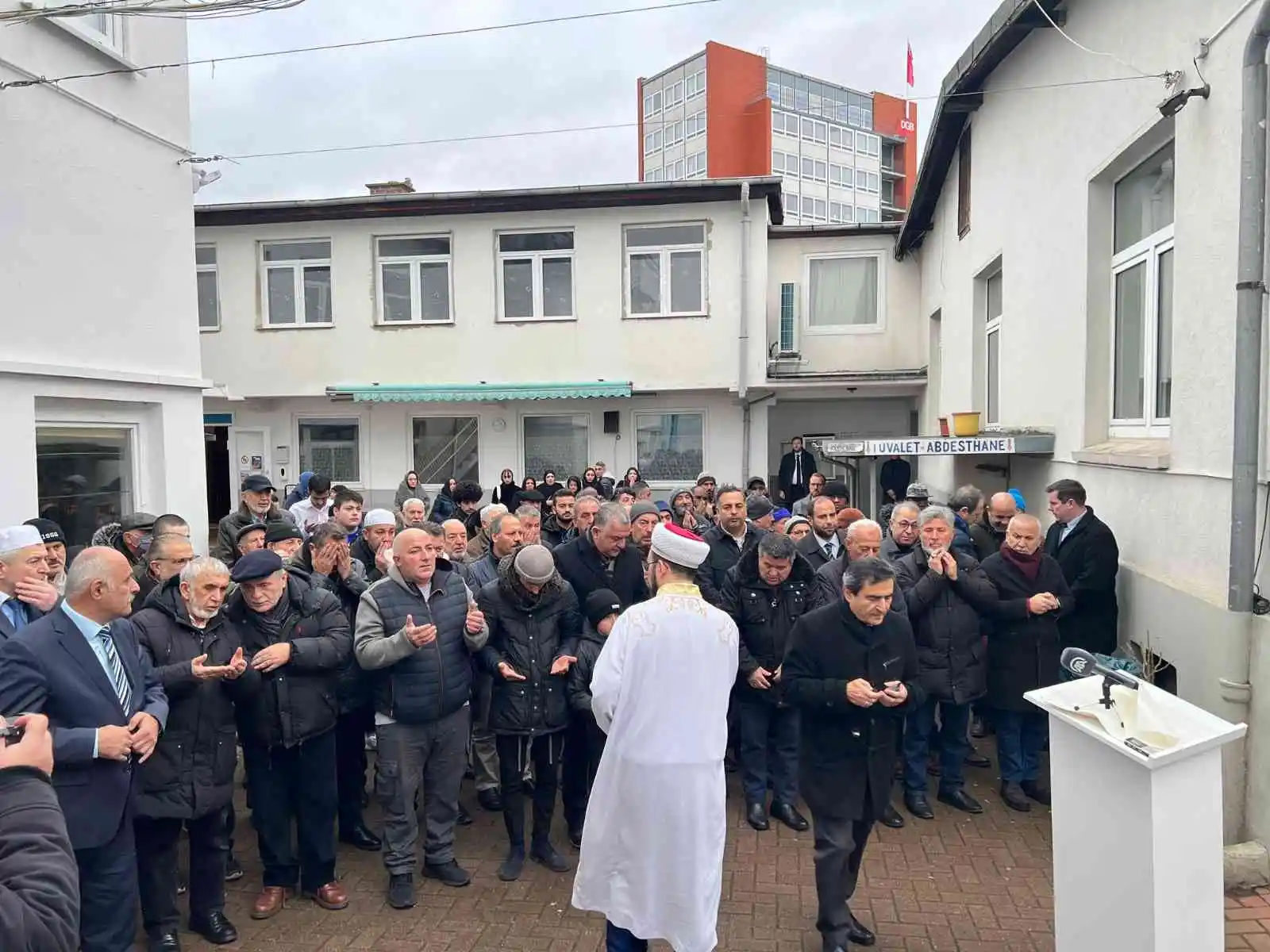 Almanya’da yanlışlıkla cenazesi yakılan Abdulkadir Sargın’ın külleri defnedildi
