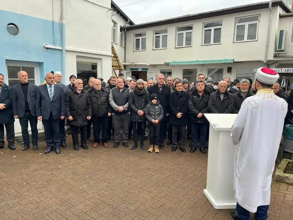 Almanya’da yanlışlıkla cenazesi yakılan Abdulkadir Sargın’ın külleri defnedildi
