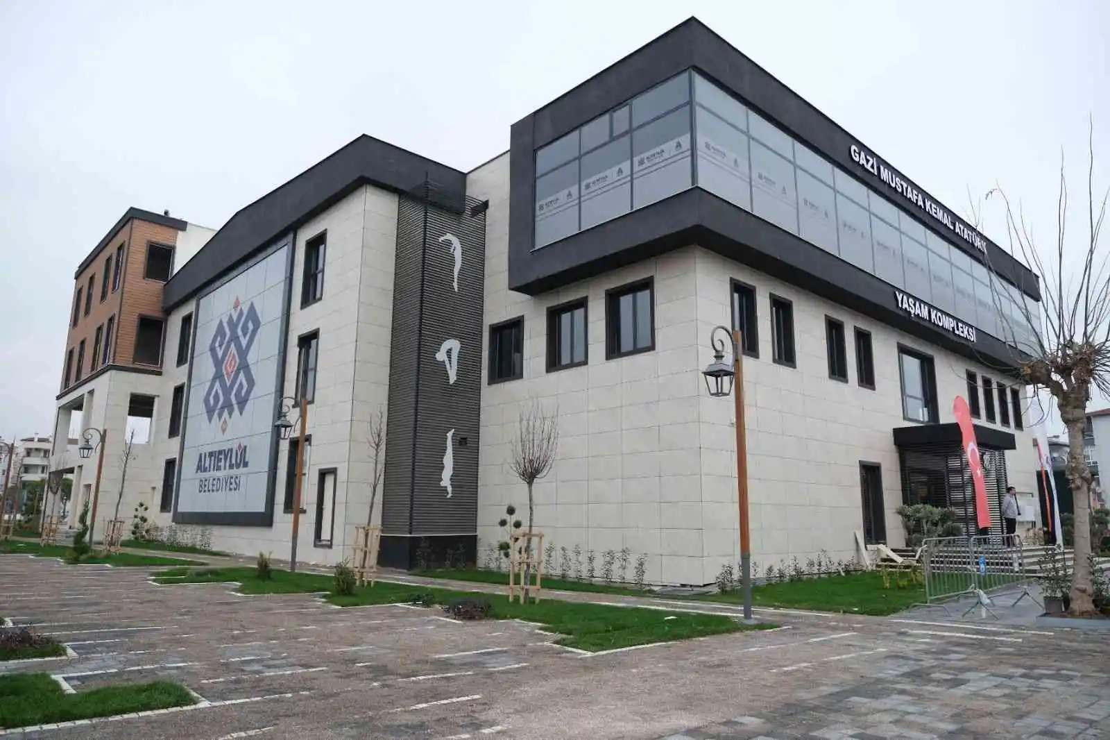 Altıeylül’de dev proje kapılarını açtı