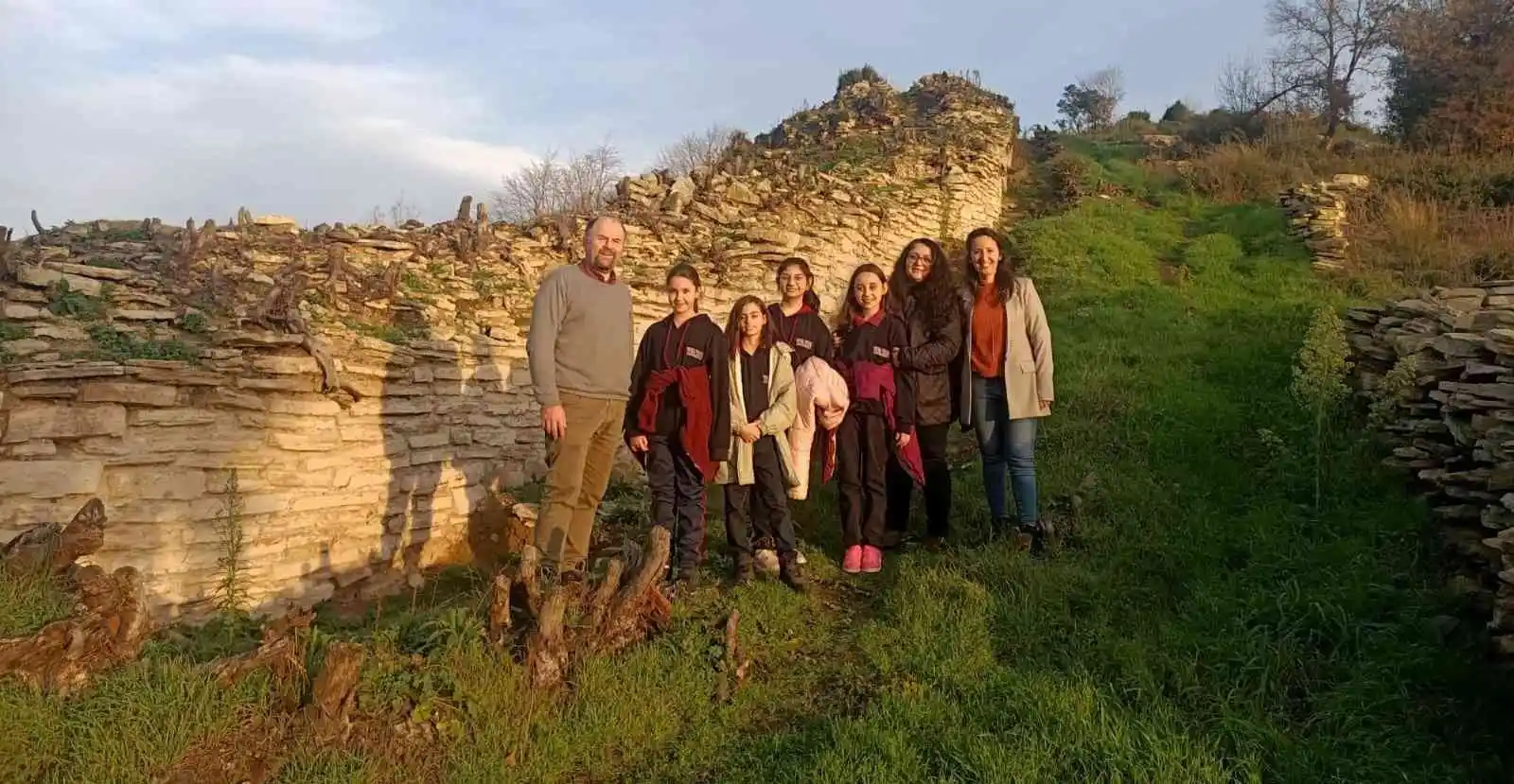 Altınova'da geleceğin arkeologları iş başında