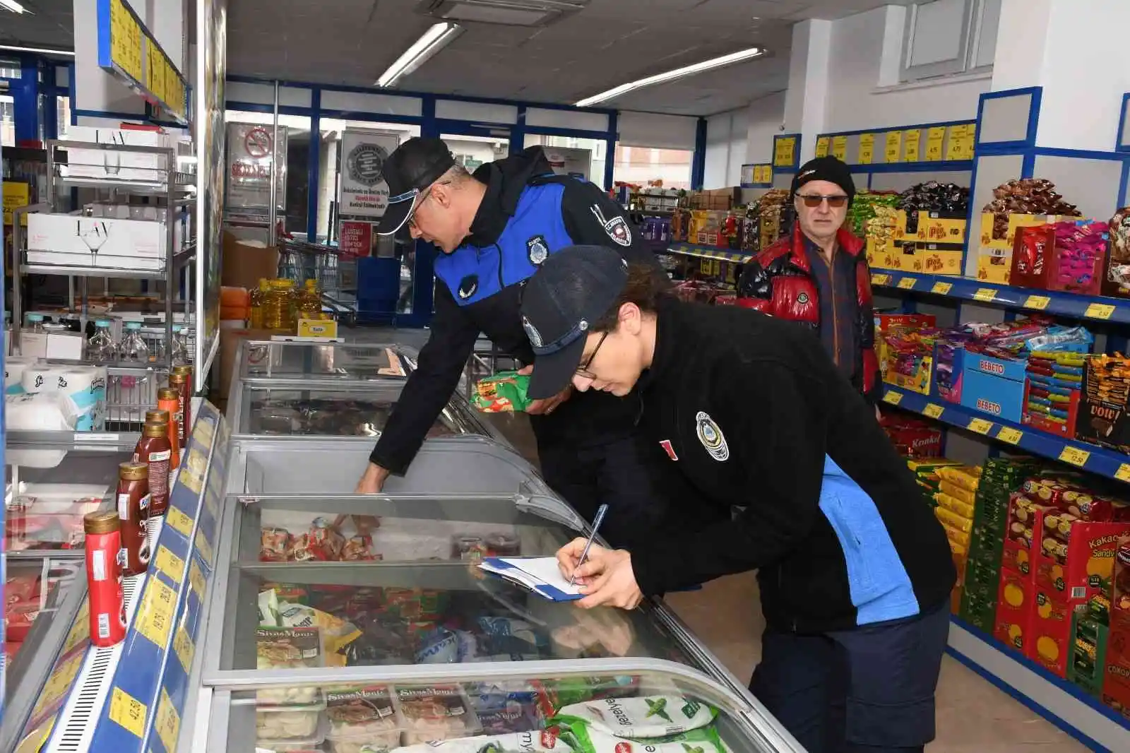 Amasya’da MHP’li Belediye Başkanı Sarı, BİM marketleri denetletti
