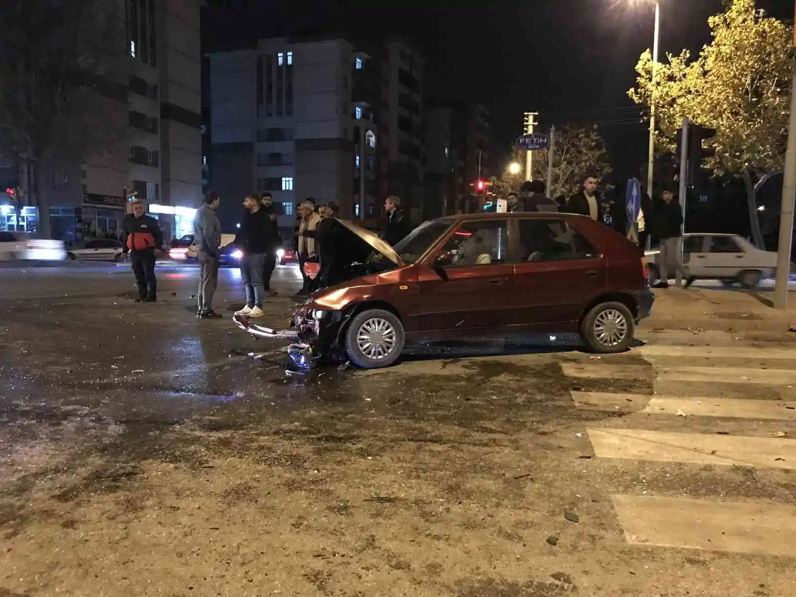 Ambulans ile otomobil çarpıştı: 1’i bebek 7 yaralı
