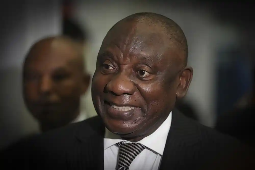 Anayasayı ihlalle suçlanan Güney Afrika Devlet Başkanı Ramaphosa, parlamentoda aklandı
