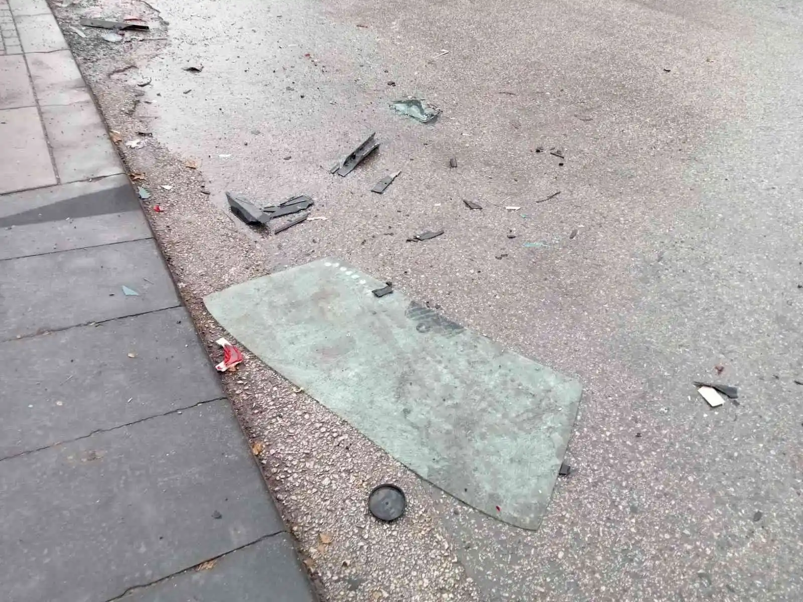 Ankara'da otomobil yayalara çarptı: 3 yaralı
