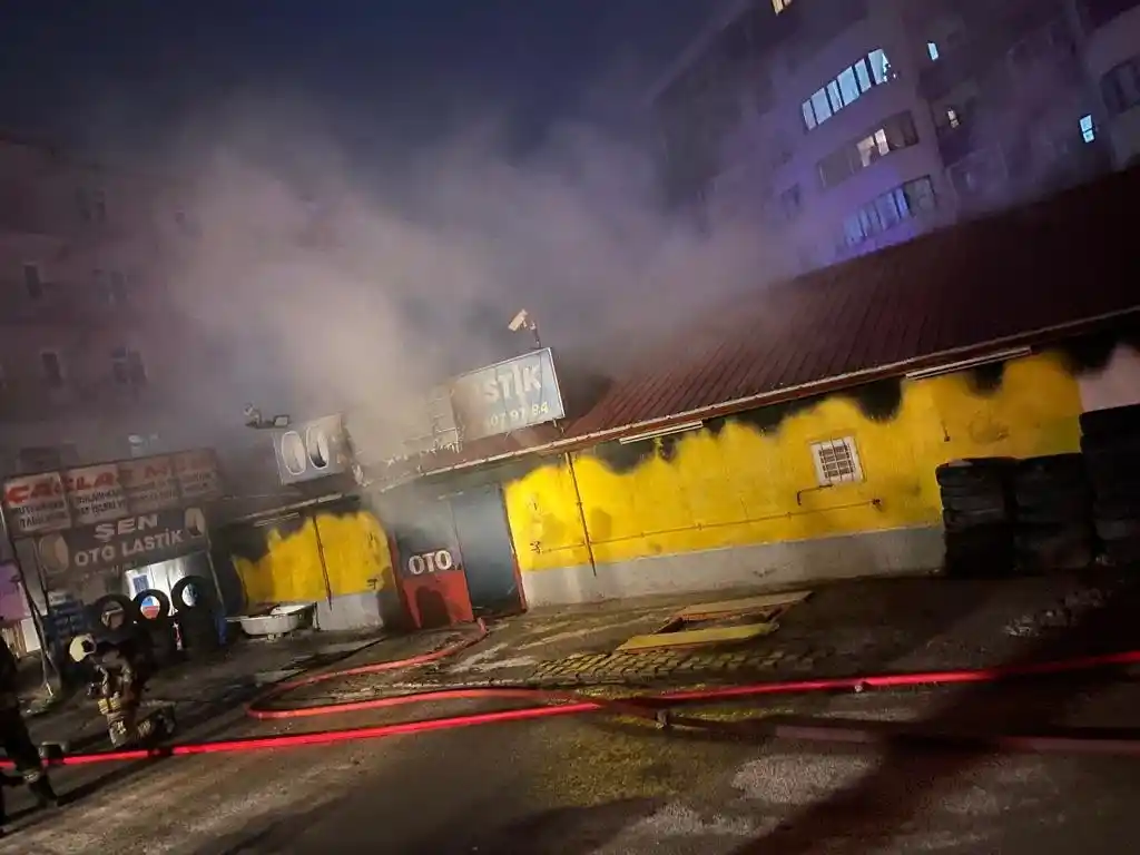 Ankara'da yan yana bulunan 3 dükkan yandı