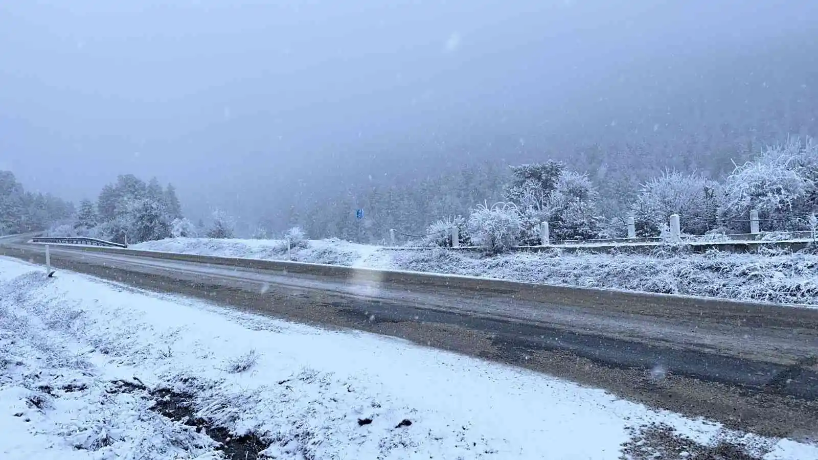 Ankara'ya mevsimin ilk karı düştü