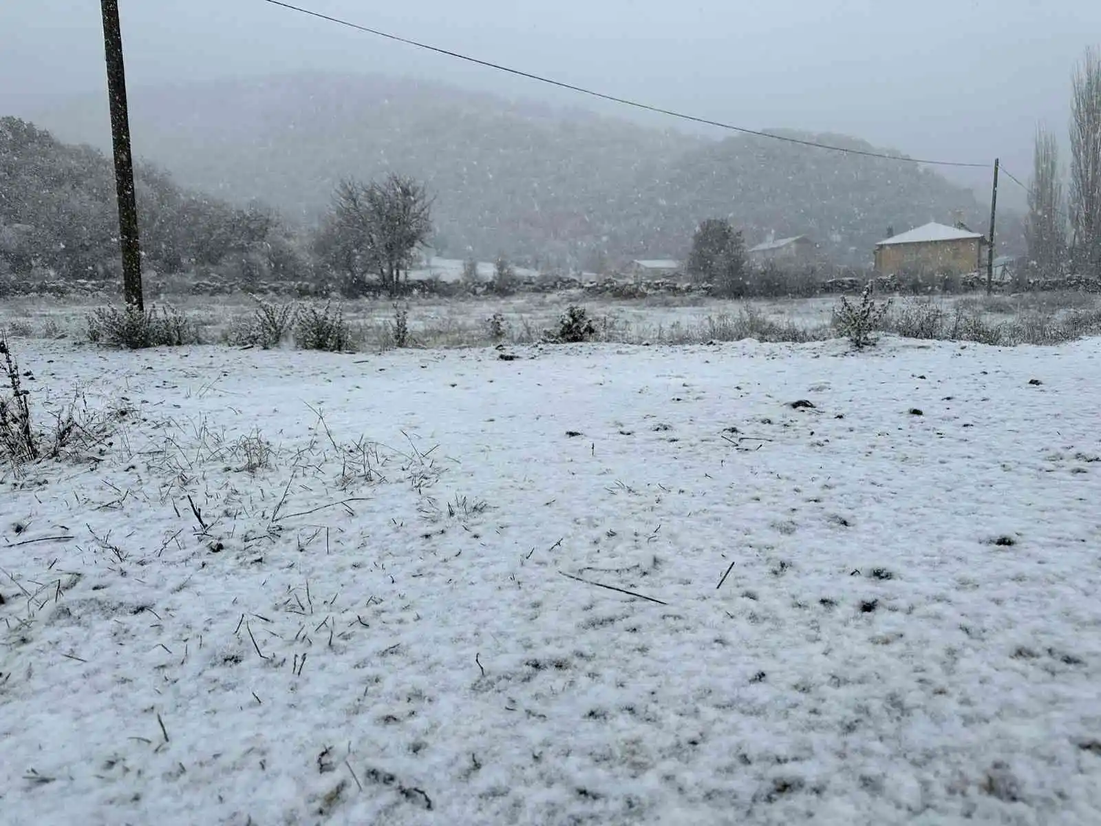 Ankara’ya mevsimin ilk karı düştü