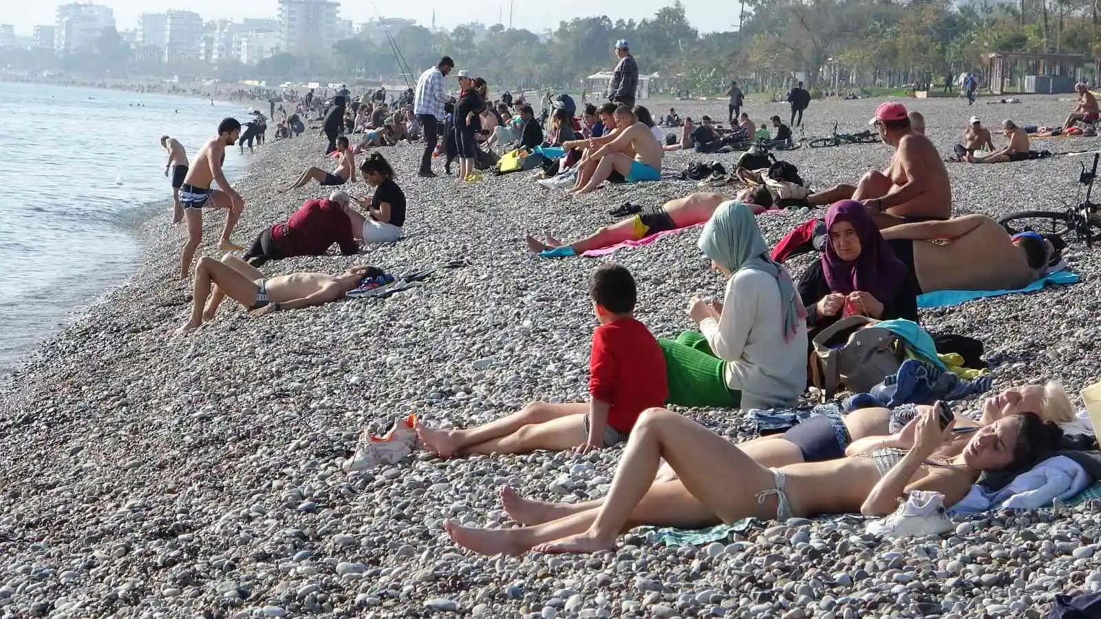 Antalya’da Aralık ayında deniz keyfi
