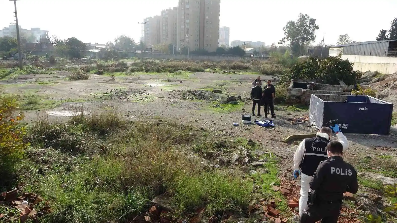 Antalya’da boş arazi içerisinde kadın cesedi bulundu
