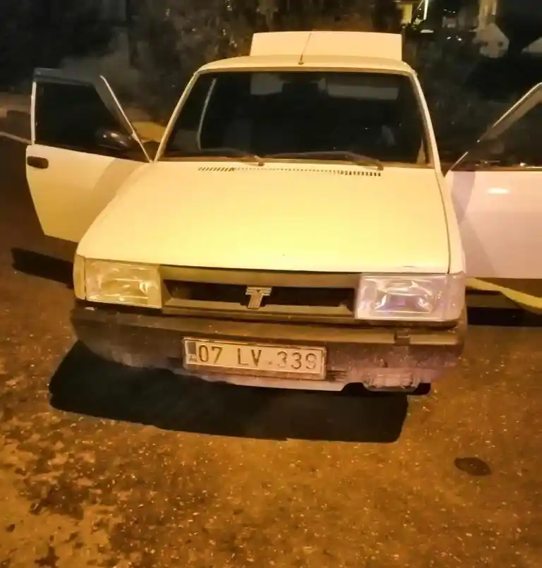 Arkadaşının aracını zorla alan alkollü ve ehliyetsiz sürücü kaza yaptı: 1 yaralı