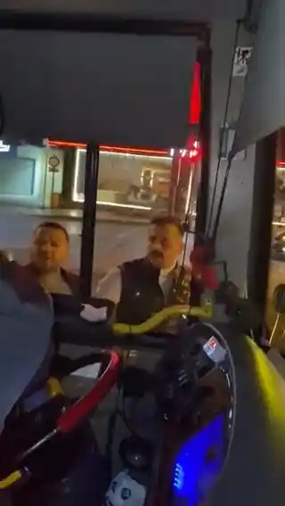 Ataşehir'de İETT aracının önünü kesip şoföre saldırdı
