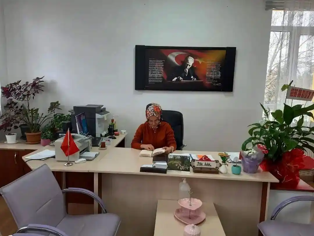 “Atatürk İlkokulu okuyor” projesine idareci, öğretmen ve personel desteği