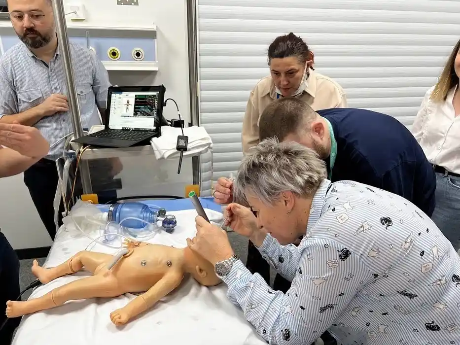 Avrupa'dan gelip simülasyon merkezinde doktorluğu öğreniyorlar