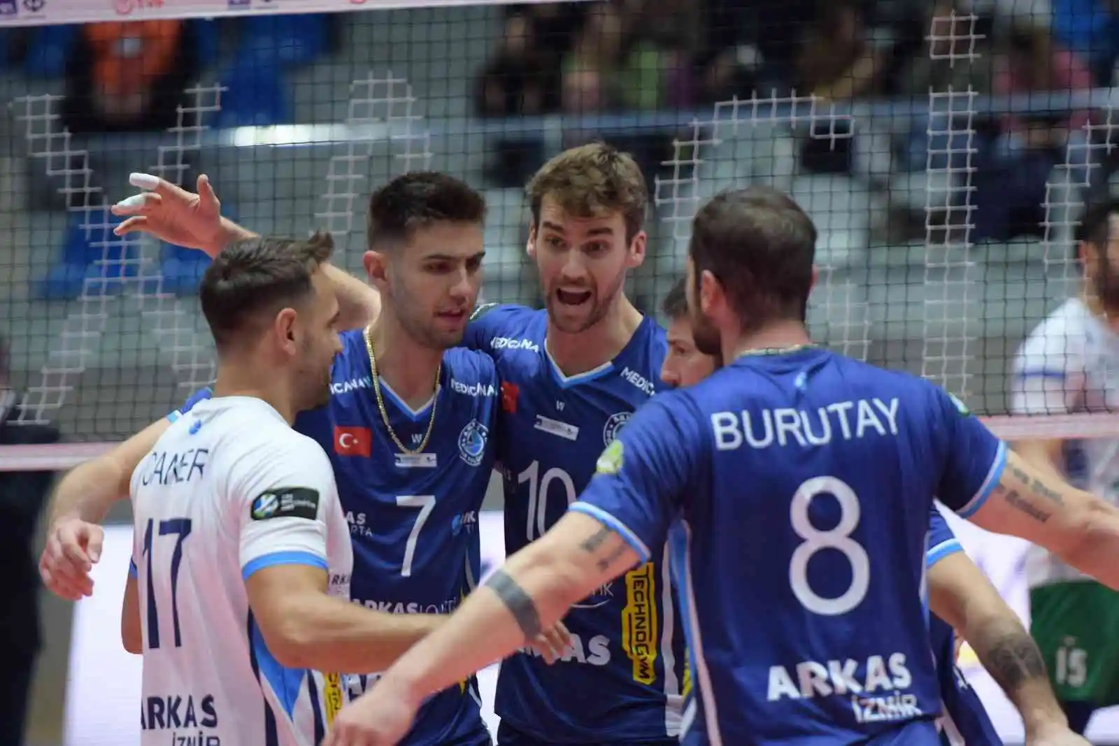 AXA Sigorta Kupa Voley: Arkas Spor: 3 - Bursa Büyükşehir Belediyespor: 1
