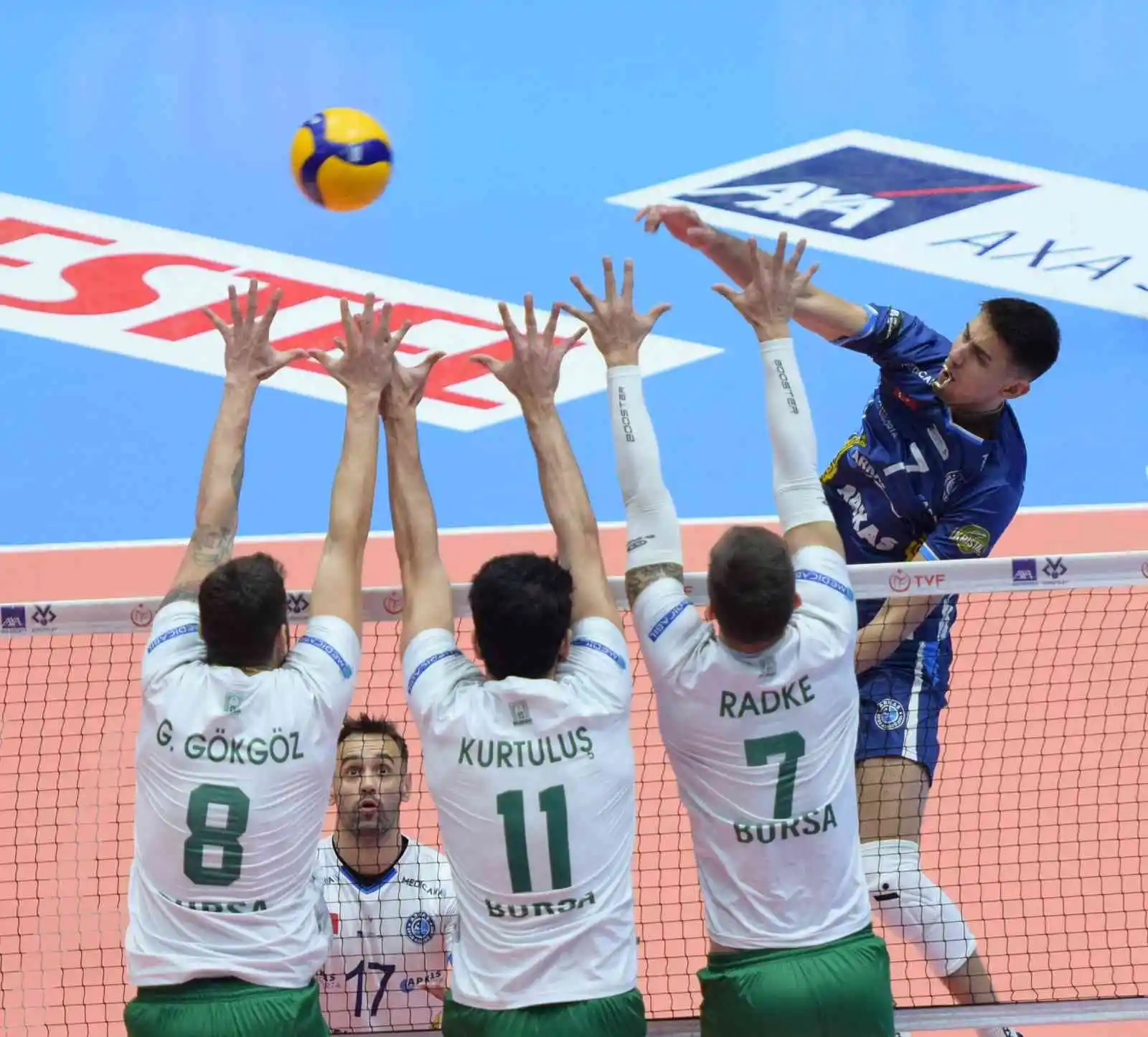 AXA Sigorta Kupa Voley: Arkas Spor: 3 - Bursa Büyükşehir Belediyespor: 1
