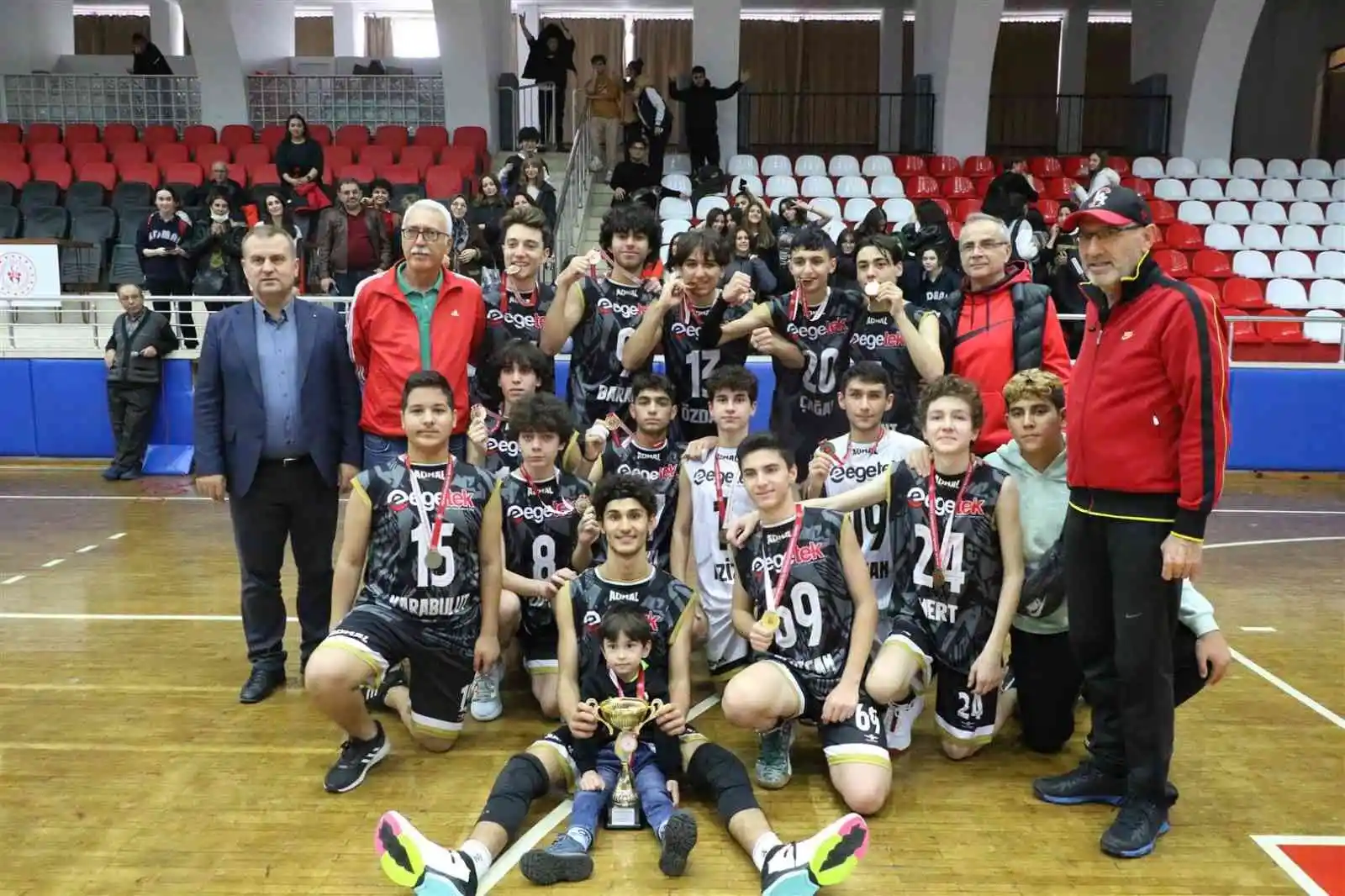 Aydın'da okullar arası voleybol müsabakalarında il birincileri belli oldu