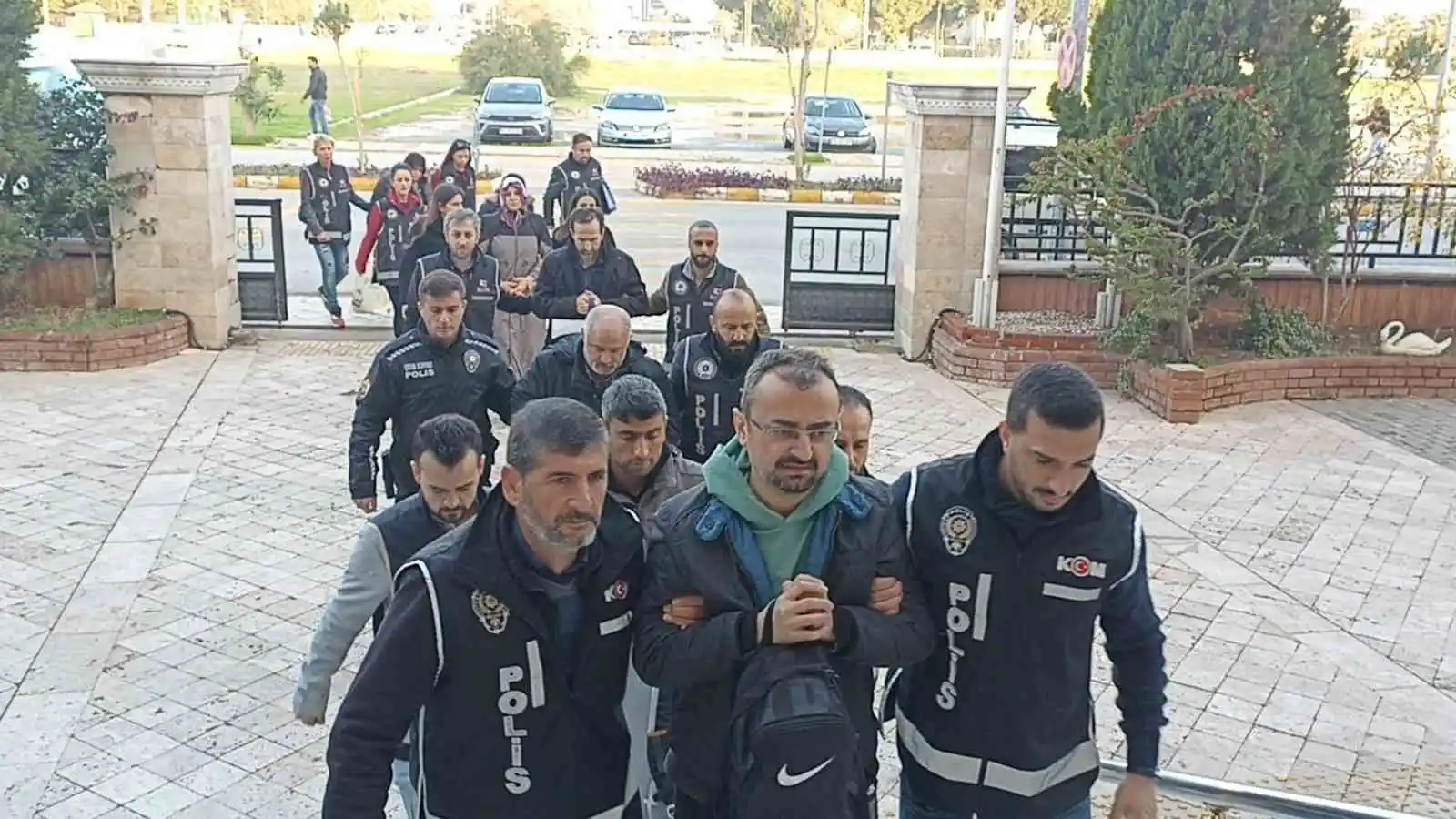 Aydın'daki FETÖ operasyonunda 7 tutuklama
