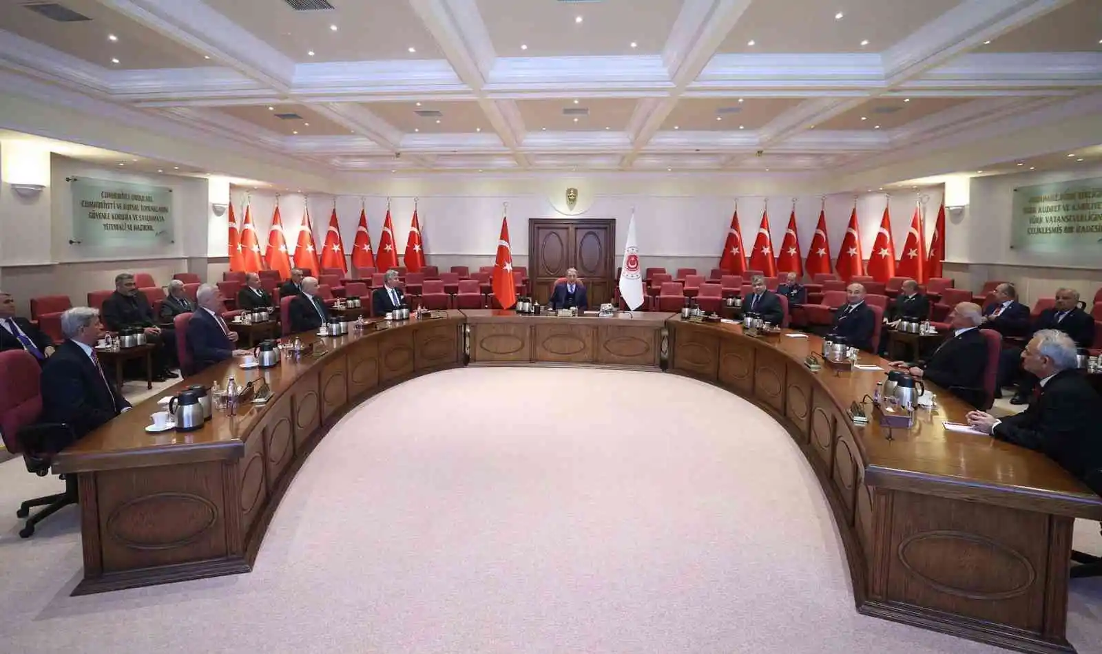 Bakan Akar, TEMAD Başkanı Dürgen ve beraberindeki dernek yönetimini kabul etti