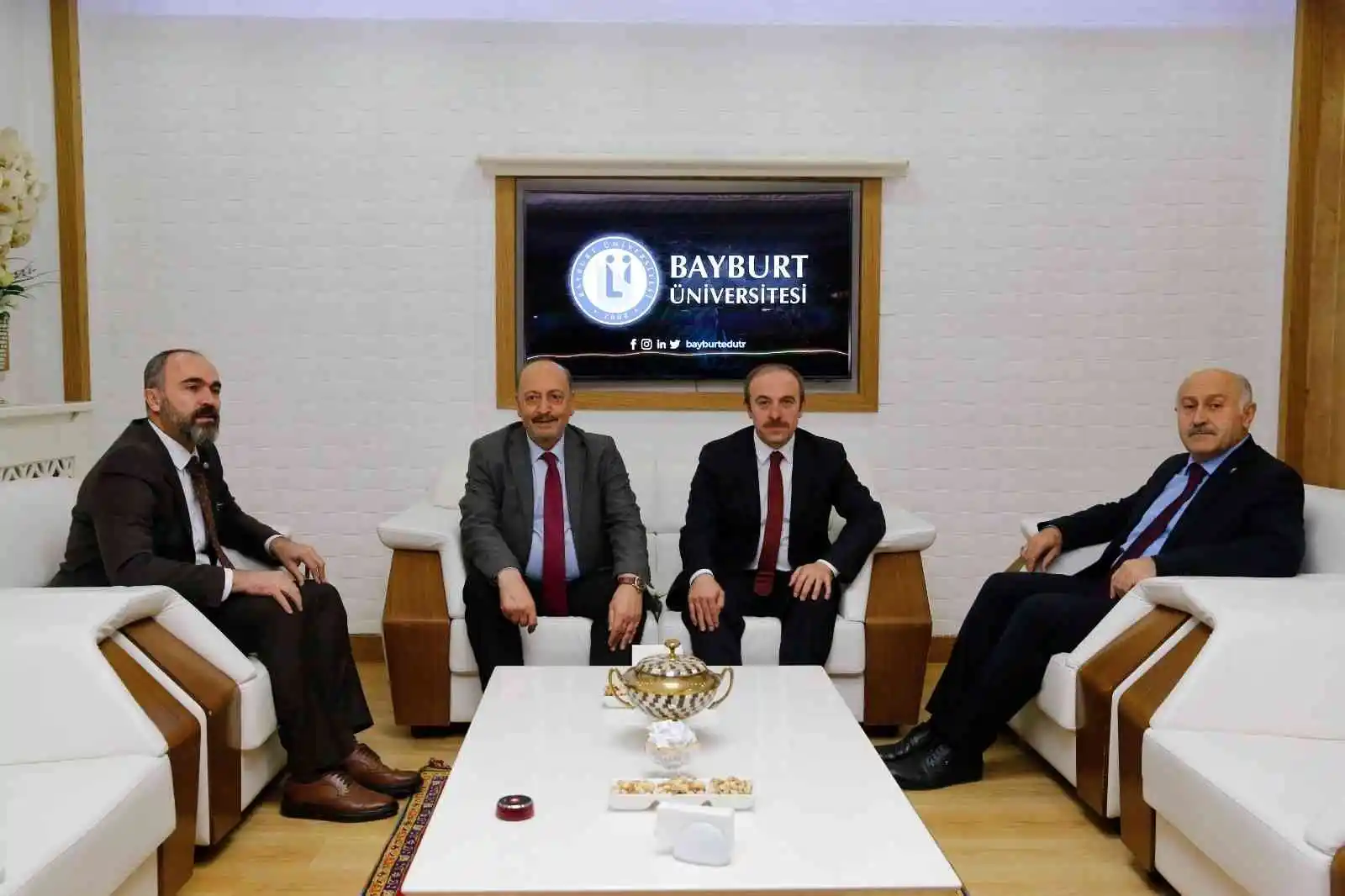 Bakan Bilgin Bayburt’ta üniversiteyi ziyaret etti